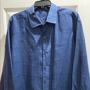 Long sleeve Tommy Bahama men’s shirt.